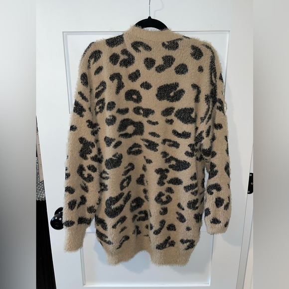 Leopard Button Cardigan - Picture 5 of 7